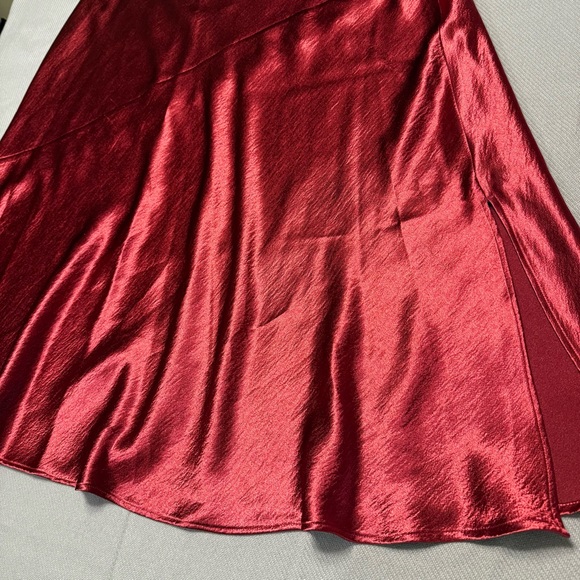 Simply Vera Vera Wang Red Satin A-Line Midi Skirt XL Lightweight Glossy Holiday - Picture 2 of 9